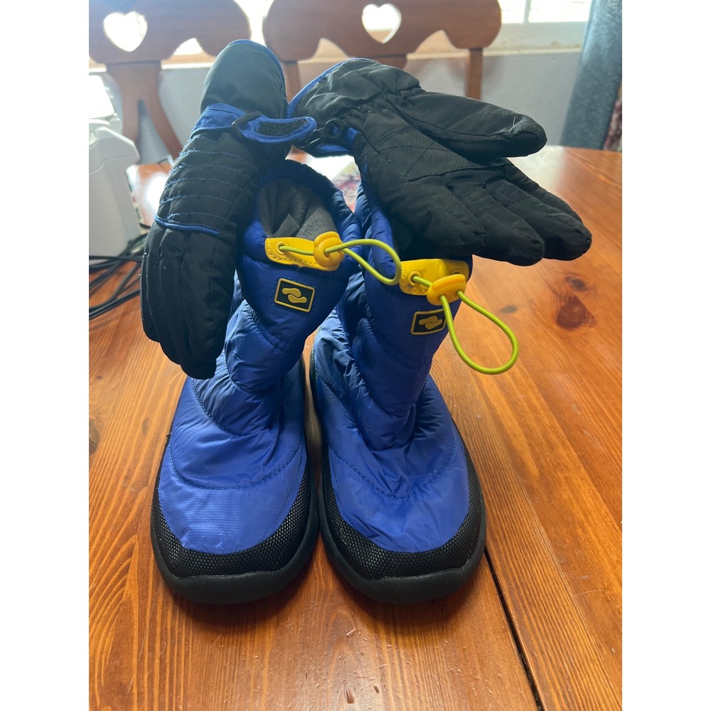 Royal Blue Puffer Snow Boots 5 and Insulated Winter Gloves 8/10 Set Kids‎